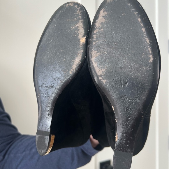 LOUIS VUITTON Ladies Black suede wedge boots. - Picture 13 of 13